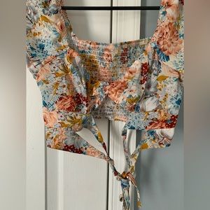 Small crop top with floral design